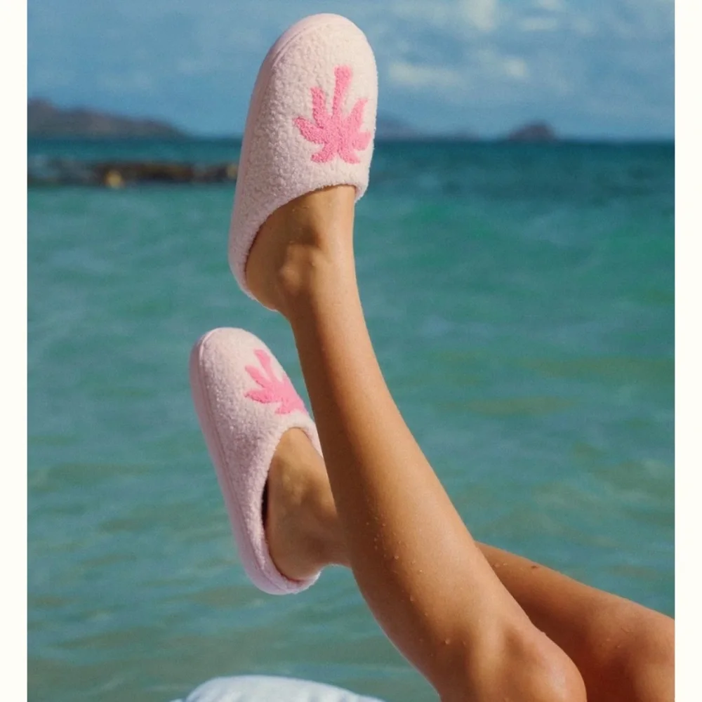 PINK PALM PUFF Malibu Slippers in Blush Bay - Picture 6 of 7